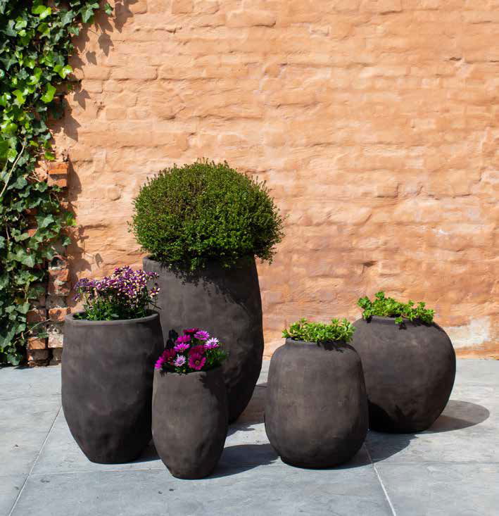 Résistante au gel, nous vous proposons une gamme étendue de poteries en terre cuite du plus bel effet nature 