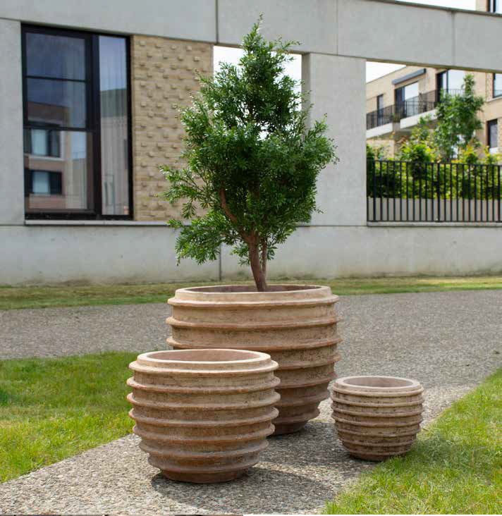 Résistante au gel, nous vous proposons une gamme étendue de poteries en terre cuite du plus bel effet nature 