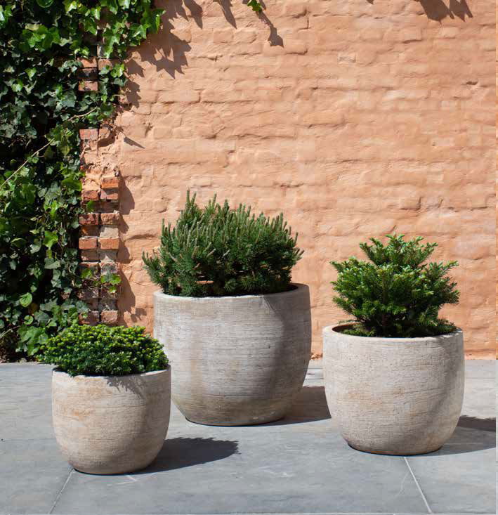 Résistante au gel, nous vous proposons une gamme étendue de poteries en terre cuite du plus bel effet nature 