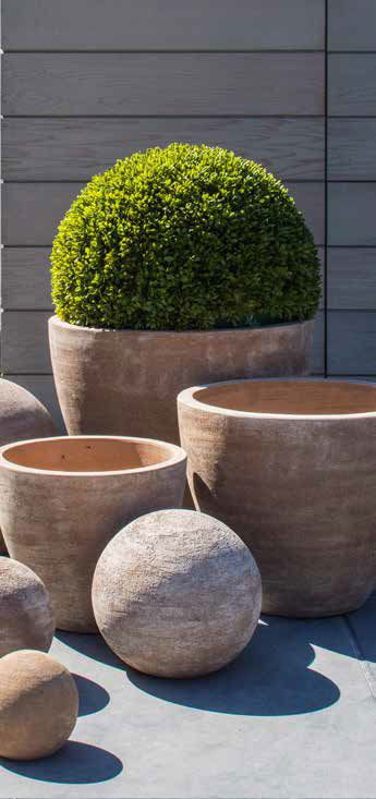 Résistante au gel, nous vous proposons une gamme étendue de poteries en terre cuite du plus bel effet nature 
