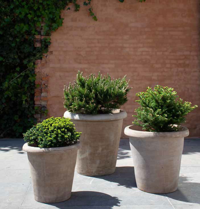 Résistante au gel, nous vous proposons une gamme étendue de poteries en terre cuite du plus bel effet nature 