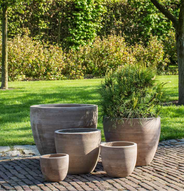 Résistante au gel, nous vous proposons une gamme étendue de poteries en terre cuite du plus bel effet nature 