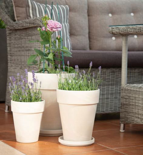 Résistante au gel, nous vous proposons une gamme étendue de poteries en terre cuite du plus bel effet nature 