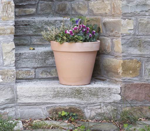 Résistante au gel, nous vous proposons une gamme étendue de poteries en terre cuite du plus bel effet nature 