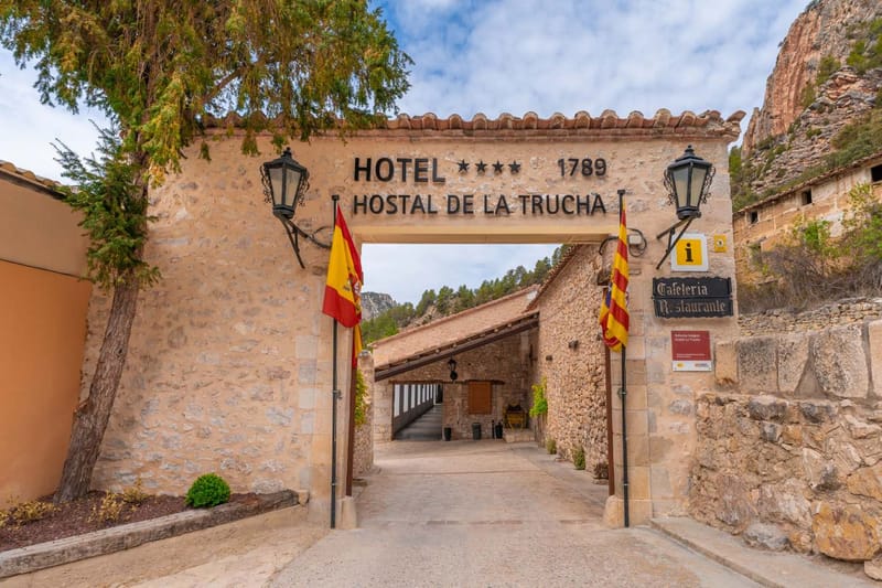 HOTEL LA TRUCHA, VILLARLUENGO (TERUEL)