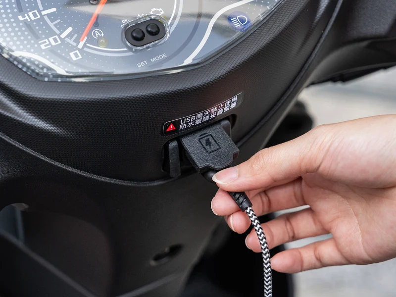 全新迪爵125 QC3.0 USB 充電座 便利配備