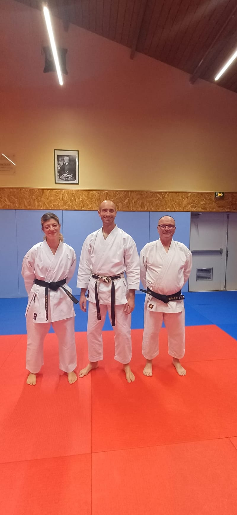 Remise des ceintures noires obtenues en juin 2025