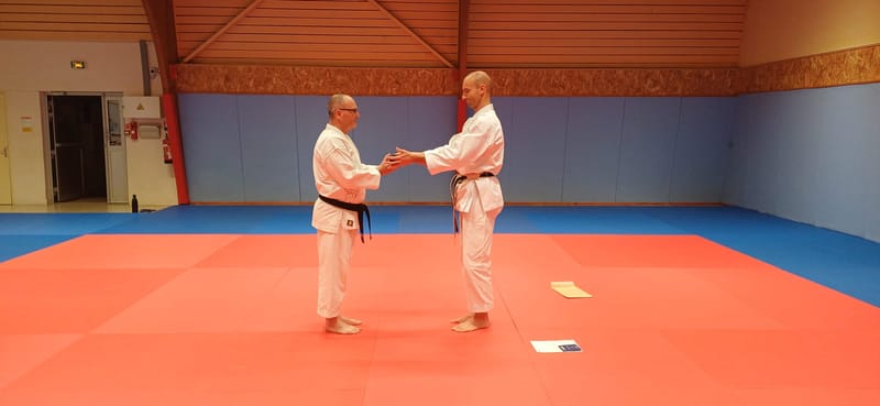 Remise des ceintures noires obtenues en juin 2025