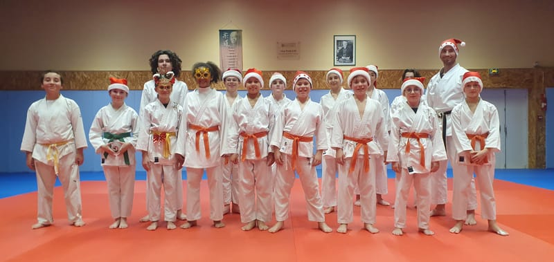 15/12/2025 dernier cours de Karaté de l'année tenue ou accessoires de Noël exigé ! + goûter pour les enfants et ados