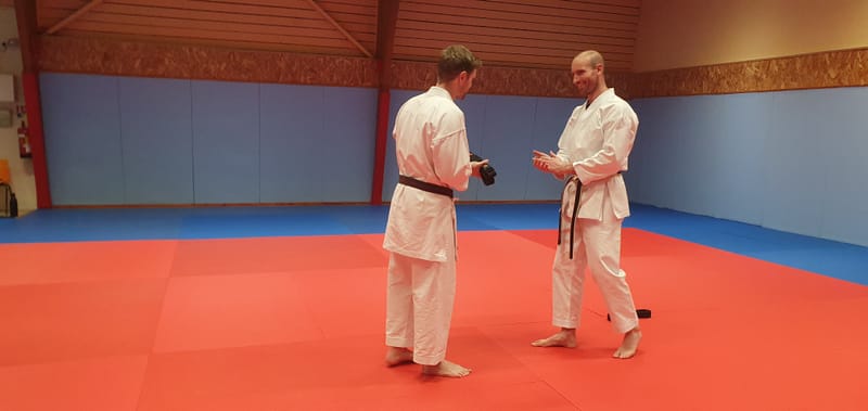 Remise des ceintures noires obtenues en mars 2026