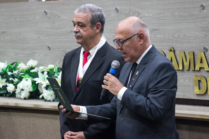 Vereador Mitoso homenageia empresário Marx Gabriel com Medalha Phelippe Daou na CMM