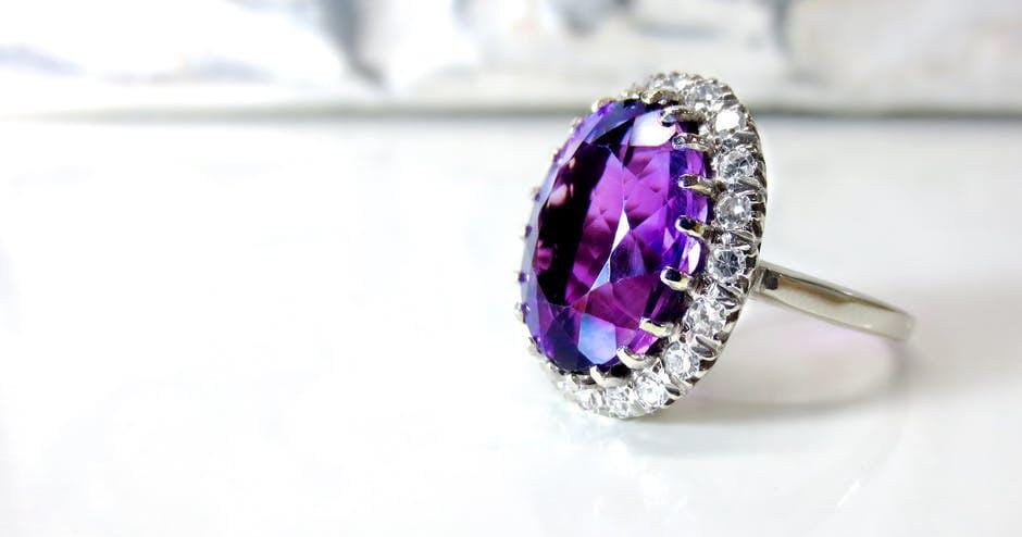 How to Choose a Stone Color for Your Jewelry