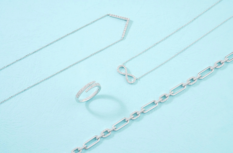 5 Must-Have Tiffany Jewelry Pieces For Every Collection