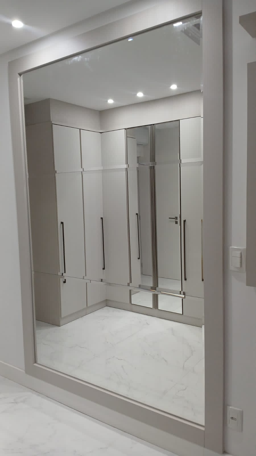 Painéis de Espelhos com Bisotê em Balneário e Itapema - Meia Praia