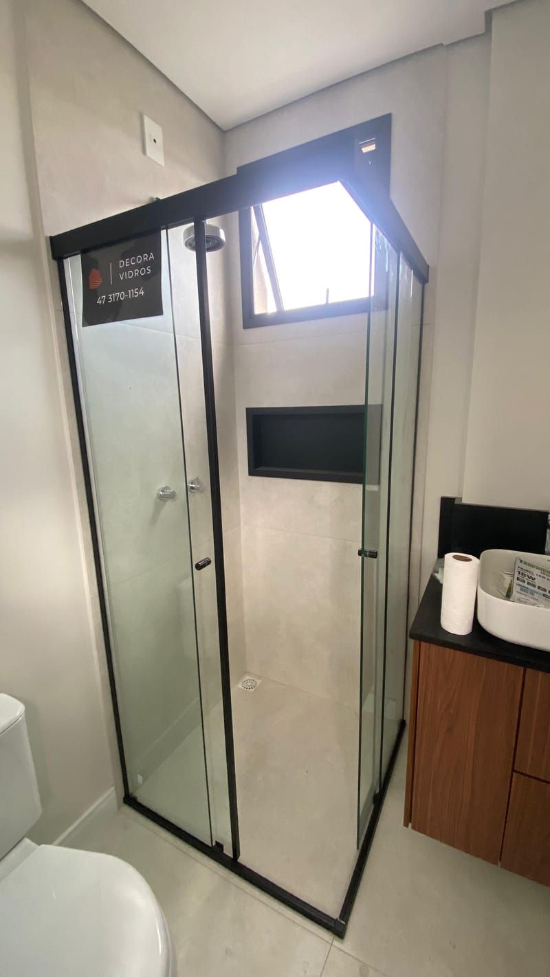 Mais 2 Box de canto para Banheiro instalados por nossa equipe em Balneário Camboriú