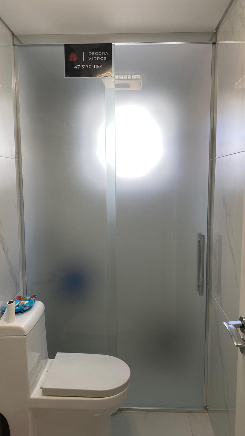 Mais um box de banheiro até o teto instalado em Itapema