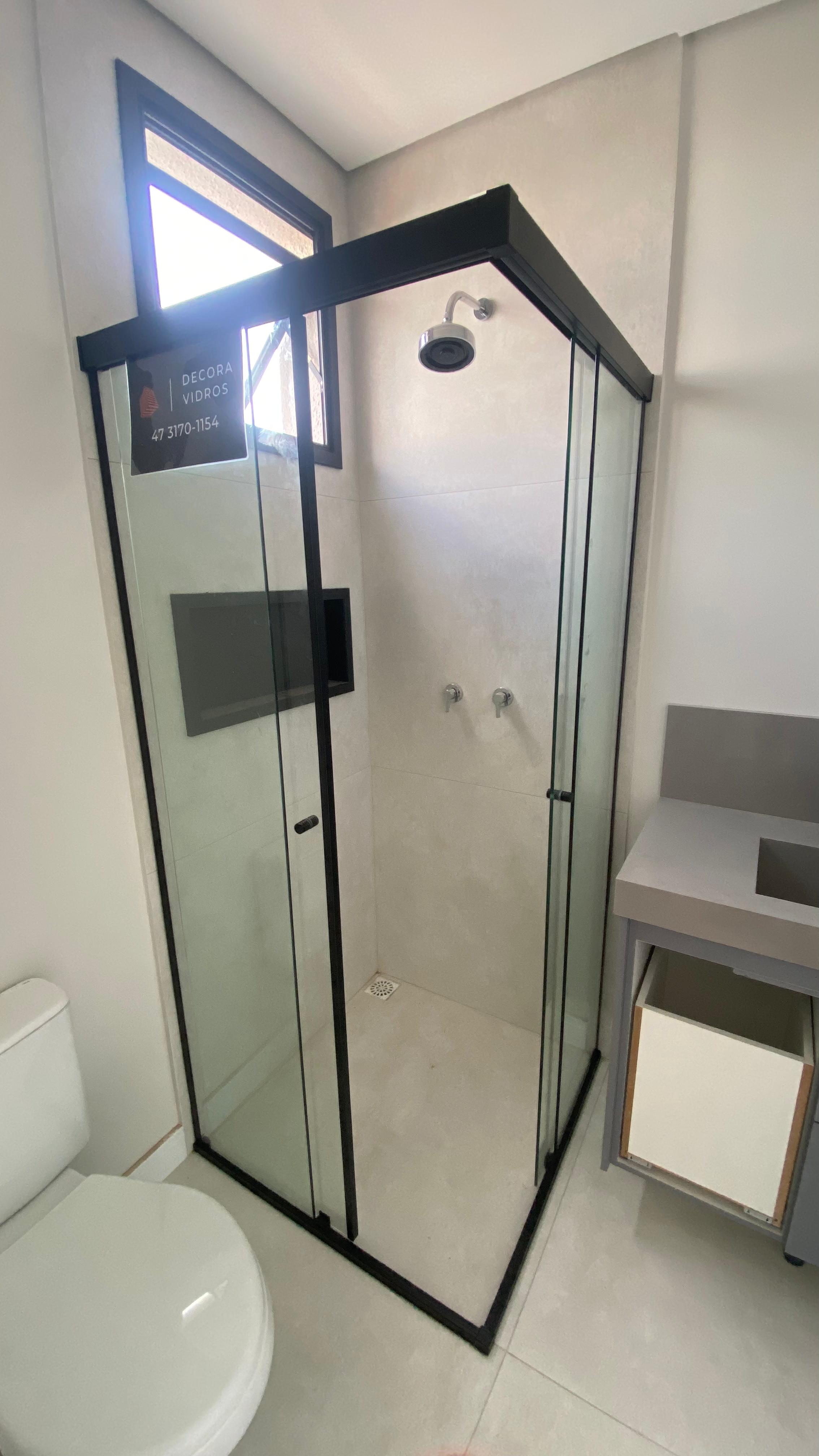 Box banheiro de canto em Balneário Camboriú 