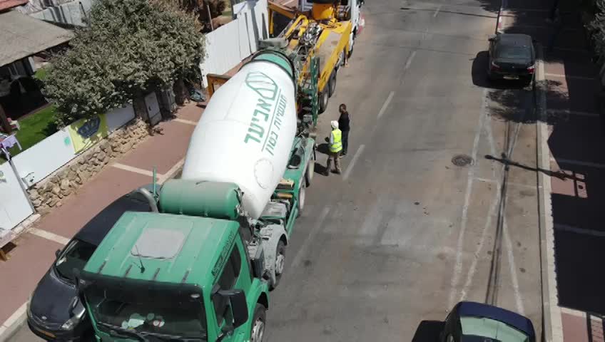 הריסת בית ישן ובמקומו בניית בית חדש עם מרתף ושתי קומות thumbnail