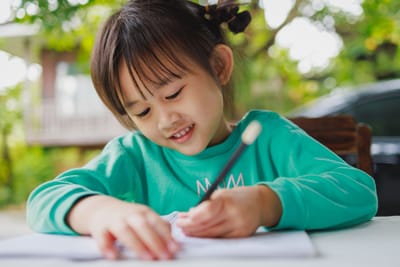 How an English Essay Writing Course Helps You Think More Critically
