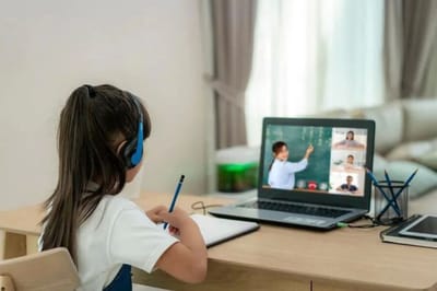 How Online English Classes for Kids Support Language Development