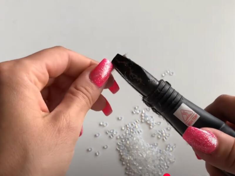 Adding new keratin glue to the hair tips
