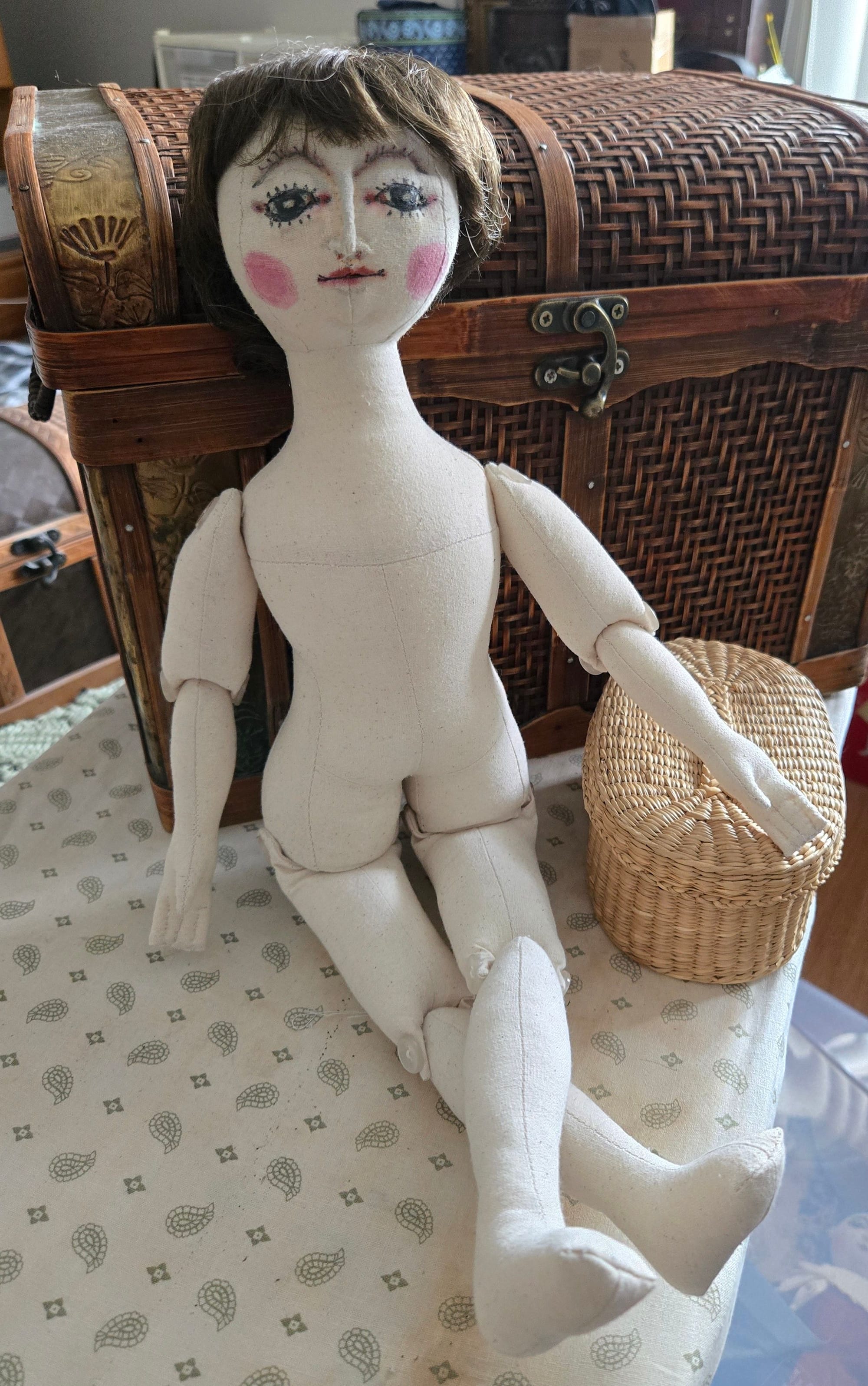 Armand choses a trunk.