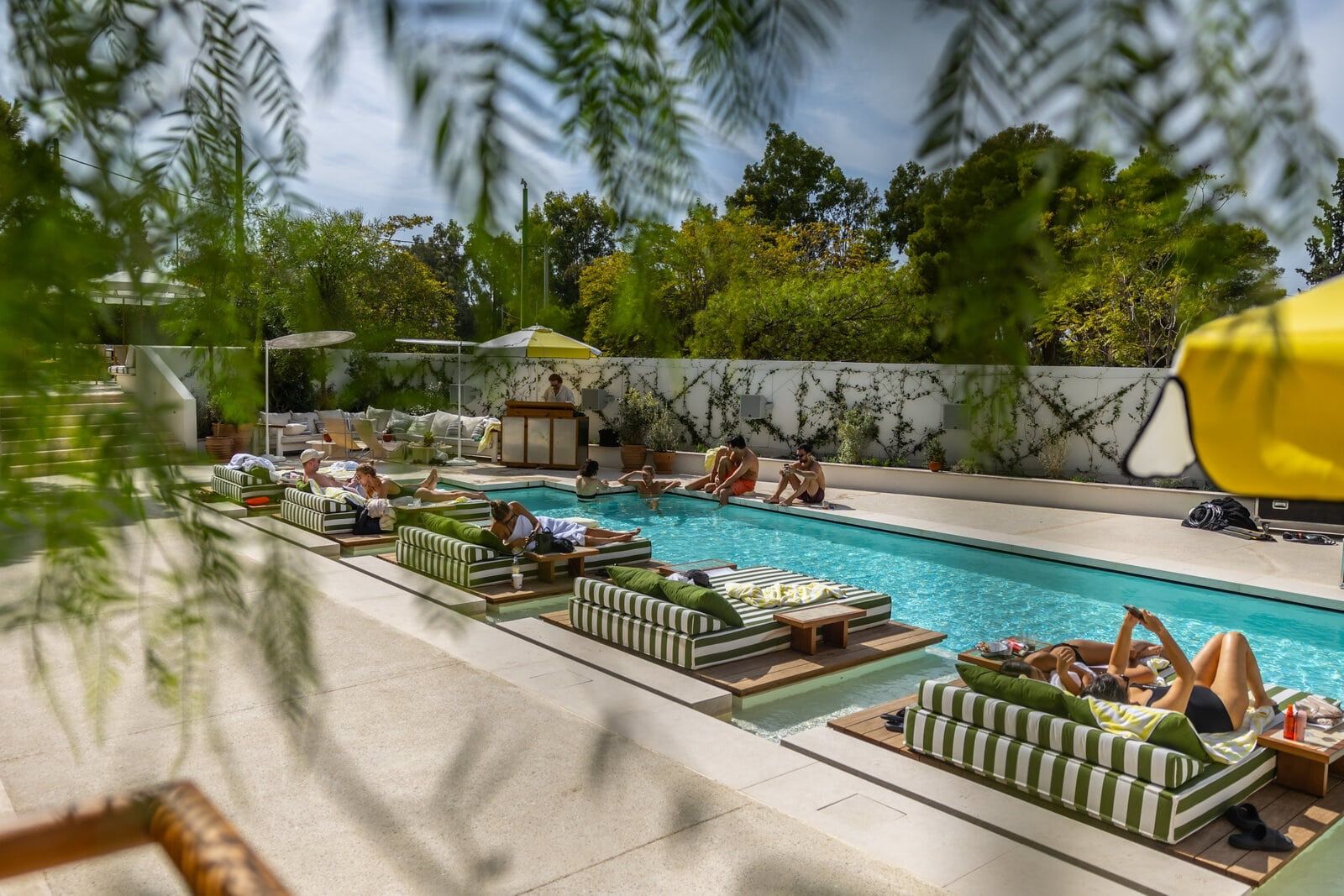 El hotel para los amantes de la electrónica en Atenas, así es Ace Hotel & Swim Club