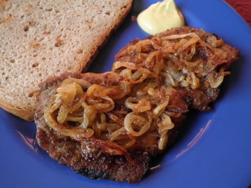 Rostbrätl mit Brot
