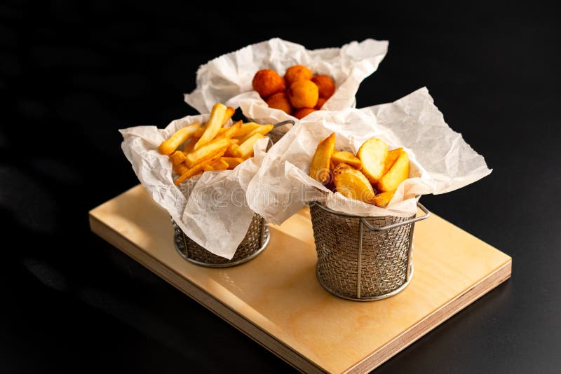 Pommes, Kroketten je 3,-€ oder Wedges mit Sour Cream für 4,-€🍃🍟