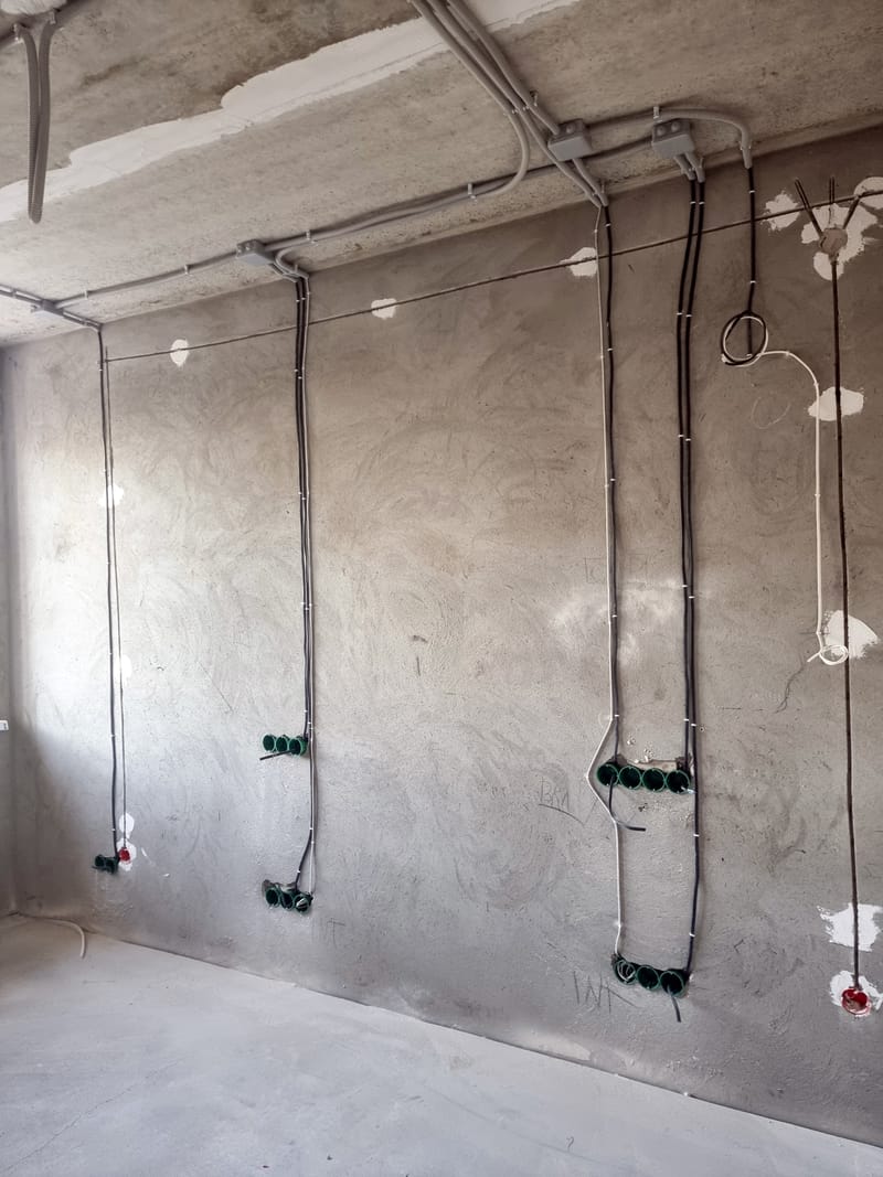 Instalaţii electrice, sisteme de securitate, climatizare
