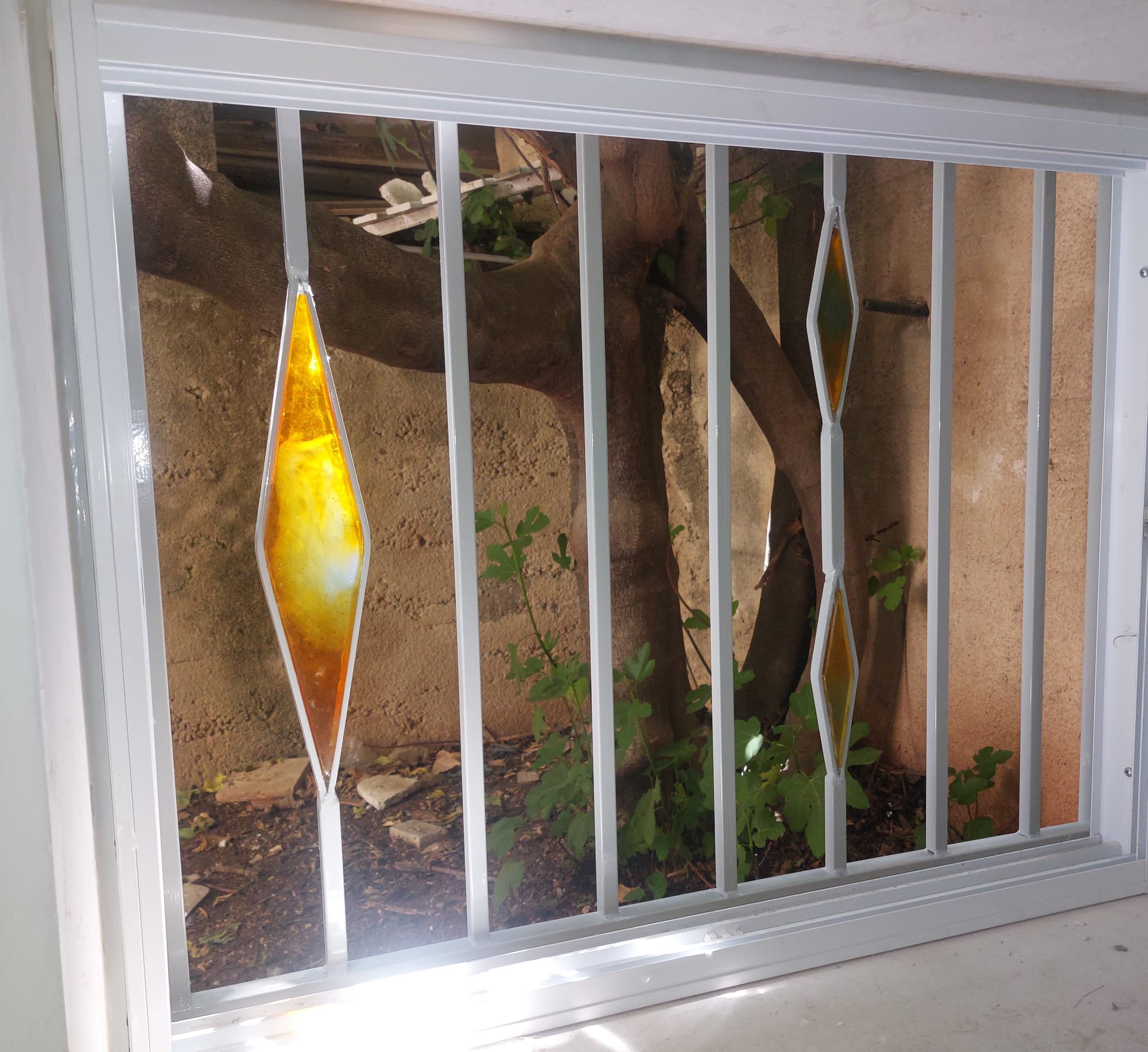 כל דוגמאות היהלום הן בתוספת תשלום