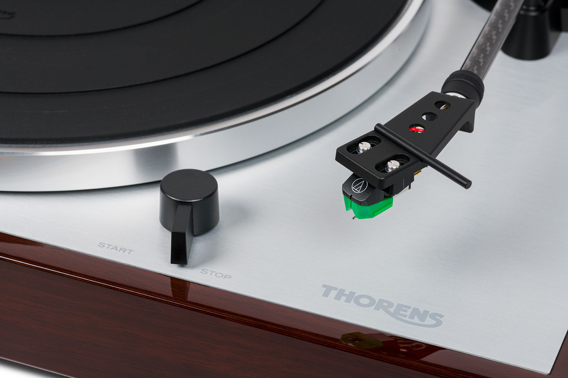 תמונה קרובה של הפטיפון של טורנס thorens td 402 dd