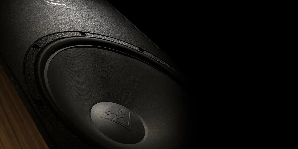 תמונת אוירה של הרמקולים Klipsch Heresy IV