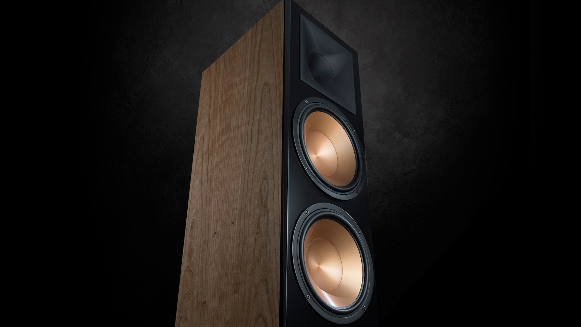 תמונה של רמקול Klipsch RF-7 III ממבט מלמטה כשהוא ללא גריל