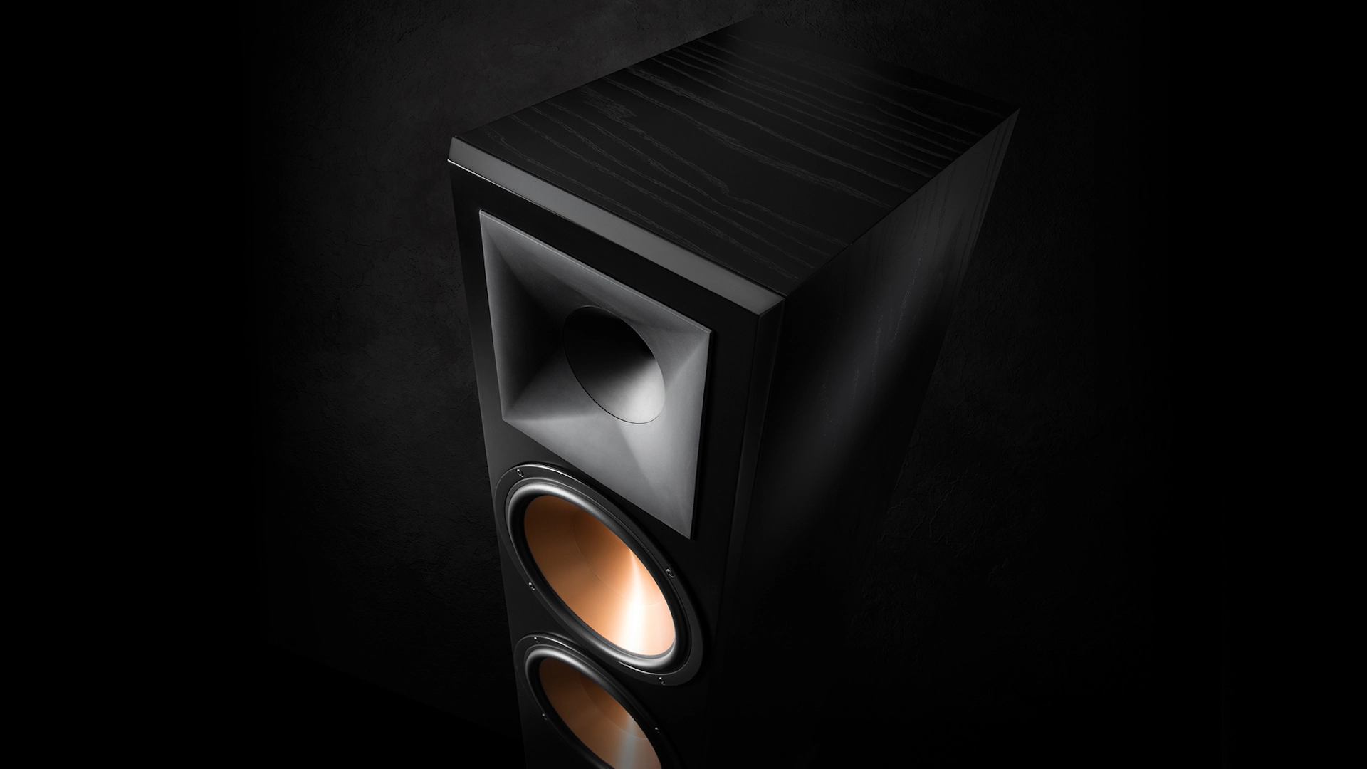 תמונה ממבט מלמעלה של רמקול Klipsch RF-7 III ללא-גריל