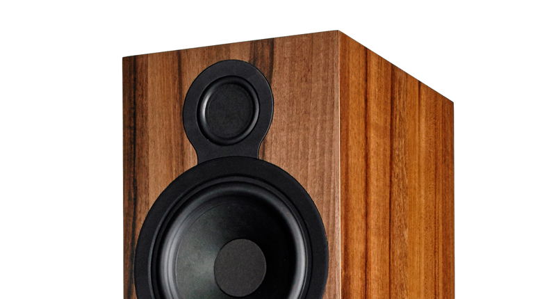 תמונת אווירה של רמקול Cambridge Audio Aero 6 