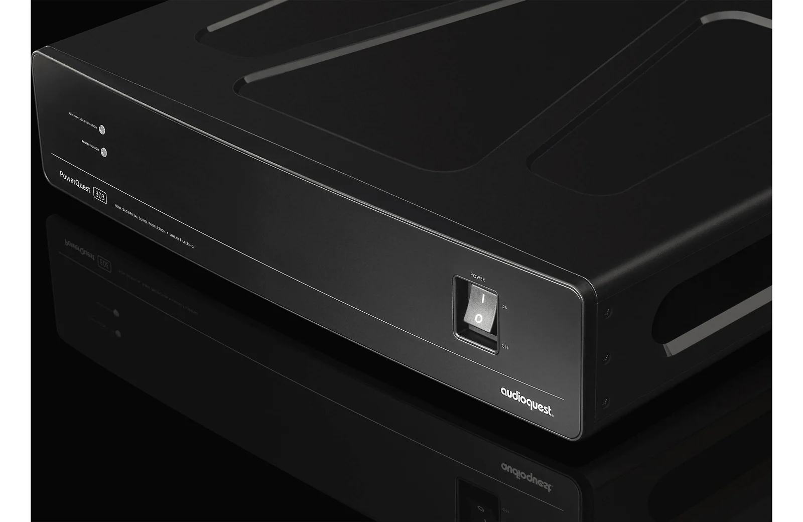 AudioQuest PowerQuest 303 מונח באלכסון לעדשה