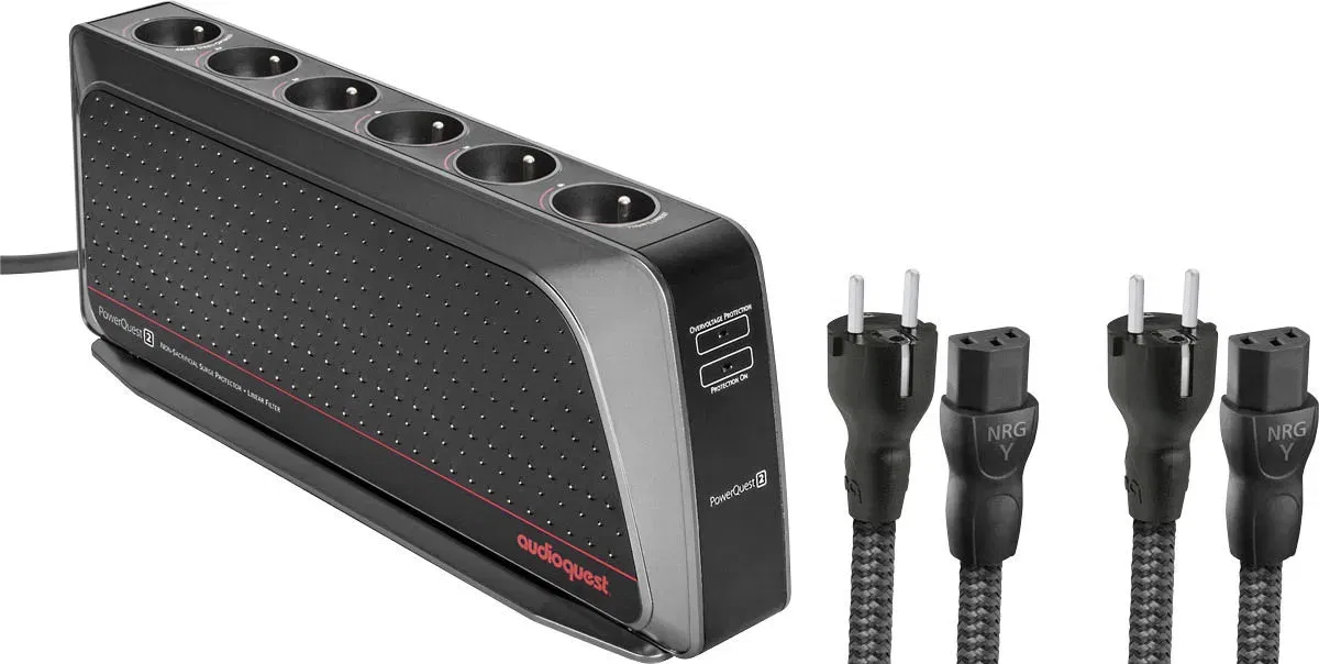 מנהל המתח AudioQuest PowerQuest 2 עם שני כבלי חשמל תואמים nrgy3