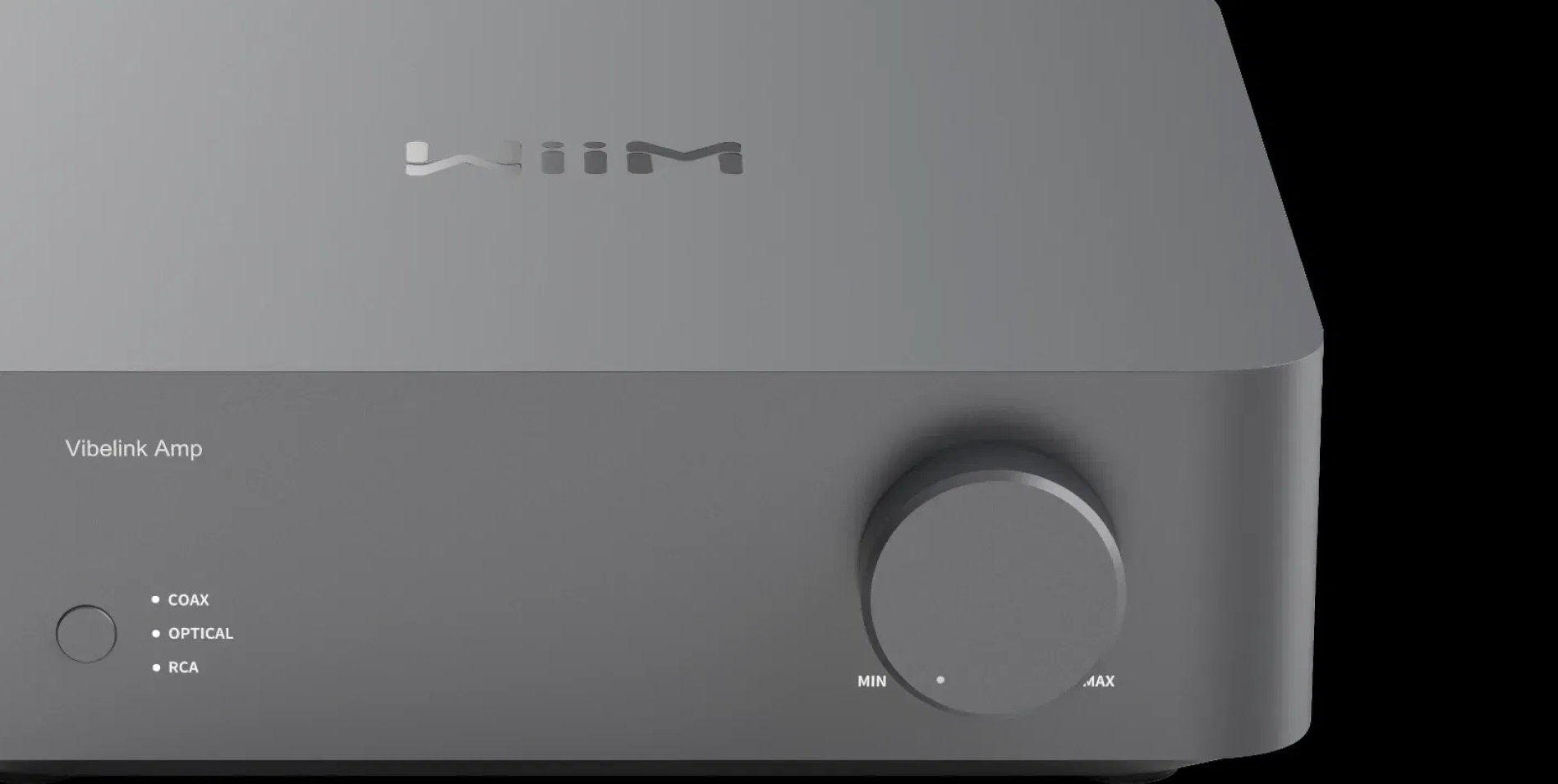 WiiM Vibelink Amp מצולם מקדימה קרוב לעדשה
