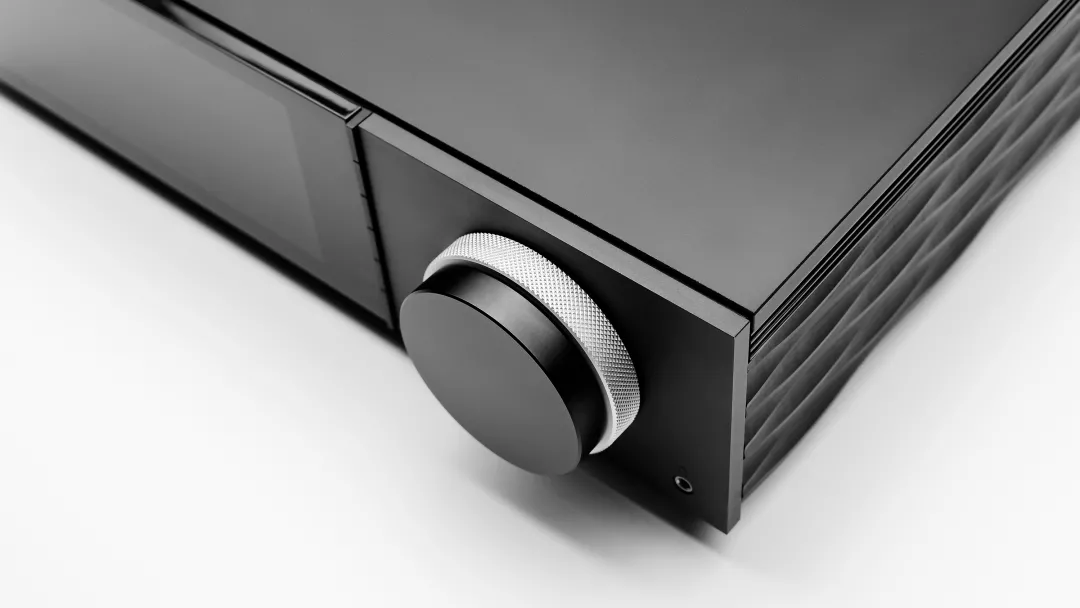 מגבר רסיבר סטרימר היי אנד קמברידג' אודיו Cambridge Audio EVO 75 בצילום מלמעלה