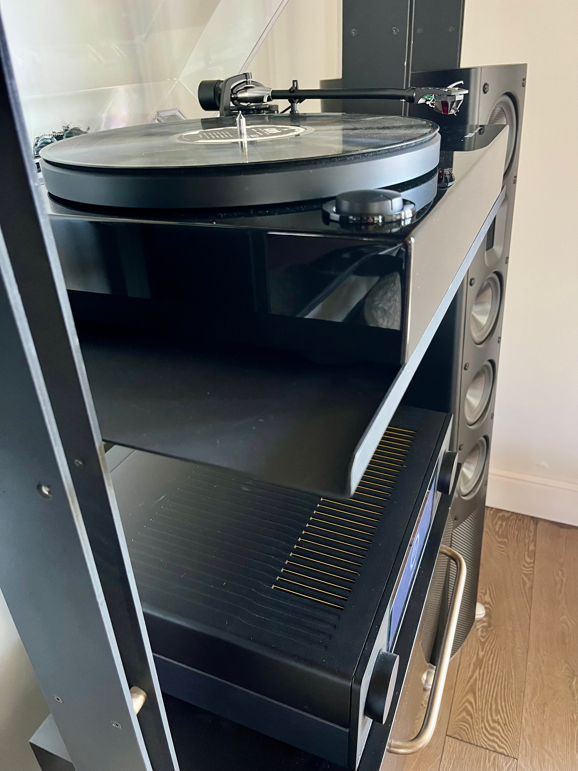 מפגש פסגה של עיצוב פנים וסאונד שנושם איתו