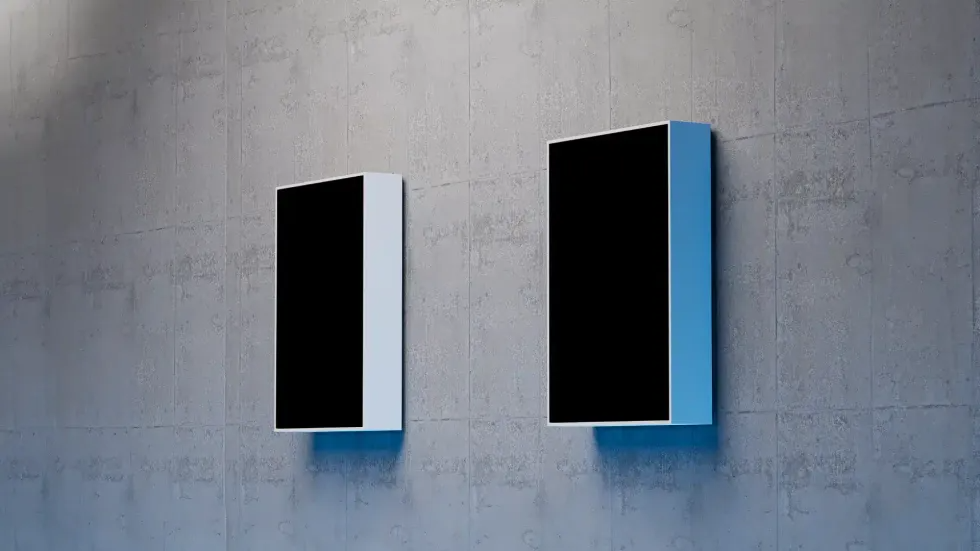 תמונה של שני רמקולים גאלו Gallo Acoustics Profile 2 תלויים על קיר בטון מוחלק אחד על יד השני