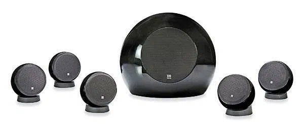 תמונת אווירה של הרמקולים מוראל morel sp2le עם כל הסט 5.1 כולל הסאב psw8