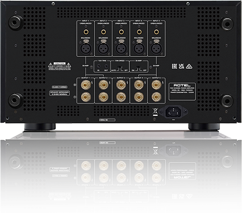 מבט על הפאנל האחורי של מגבר כוח Rotel RMB-1585MKII הכולל 5 ערוצים, כניסות XLR מאוזנות וחיבורי רמקולים High-End