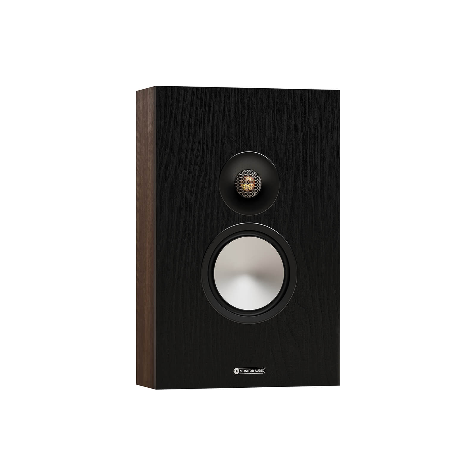רמקול שטוח צמוד קיר מוניטור אודיו Monitor Audio Bronze On-Wall 7G בצבע שחור ללא גריל עומד חזיתית וקצת בזווית מול המצלמה