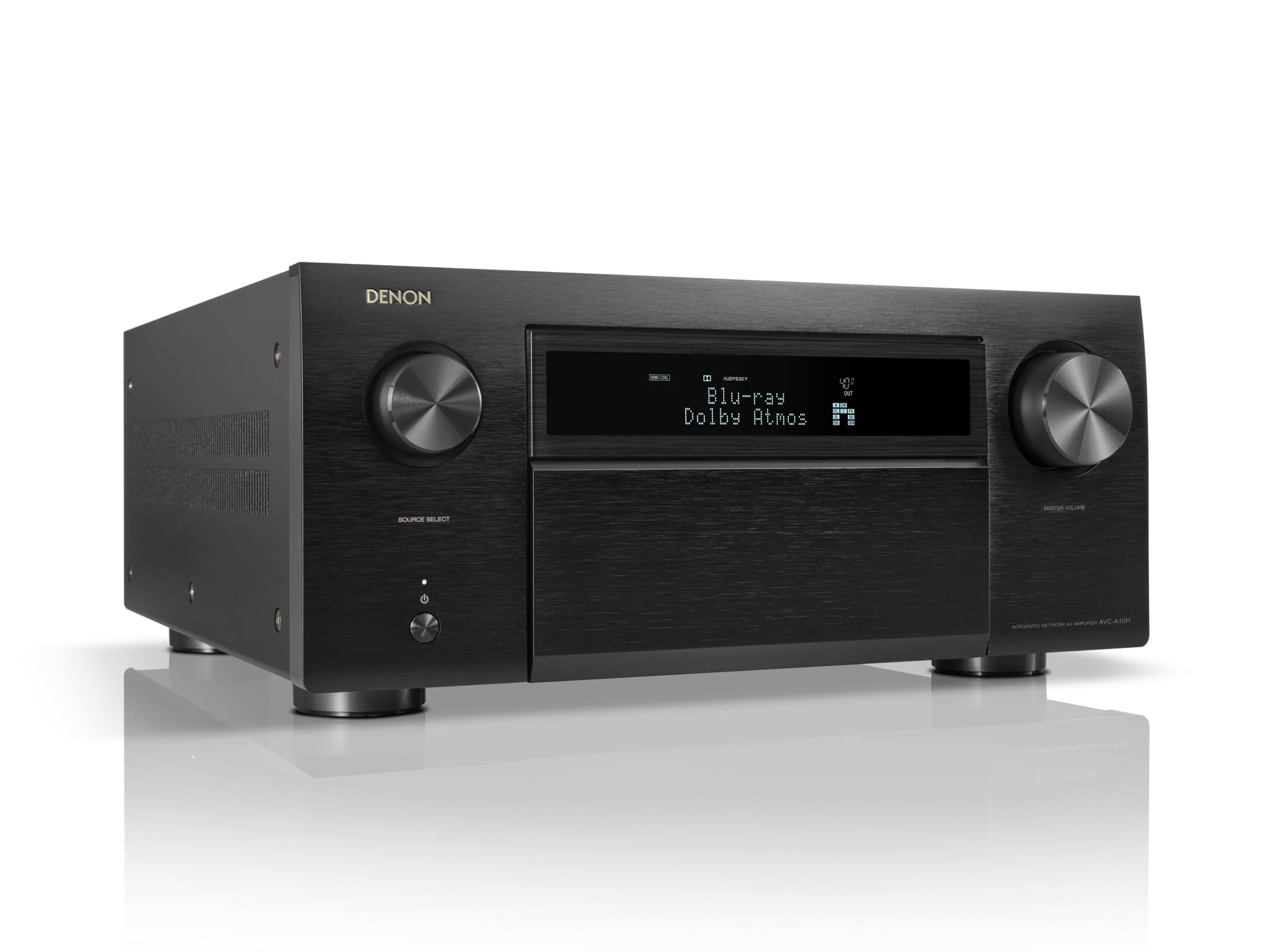 מגבר קולנוע ביתי דנון Denon AVC-A10H בצילום חזיתי קרוב עם מעט זווית למצלמה