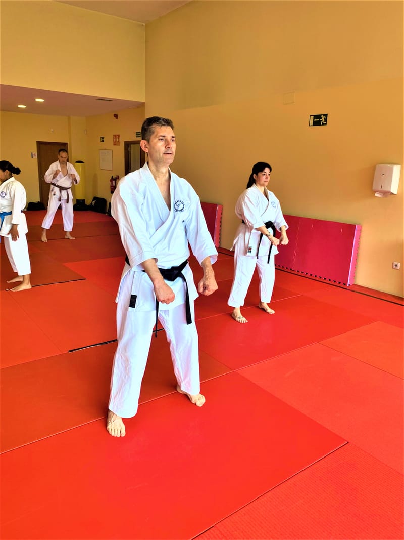 ¡Inscríbete en el Curso 2024/25 de Karate en el Polideportivo Municipal Los Caprichos! 🥋
