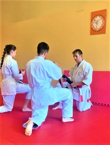 ¡Éxito en el Club de Karate Ángel Ramiro: Clara Sekulits y Alfonso Herrero Alcanzan Nuevos Logros!