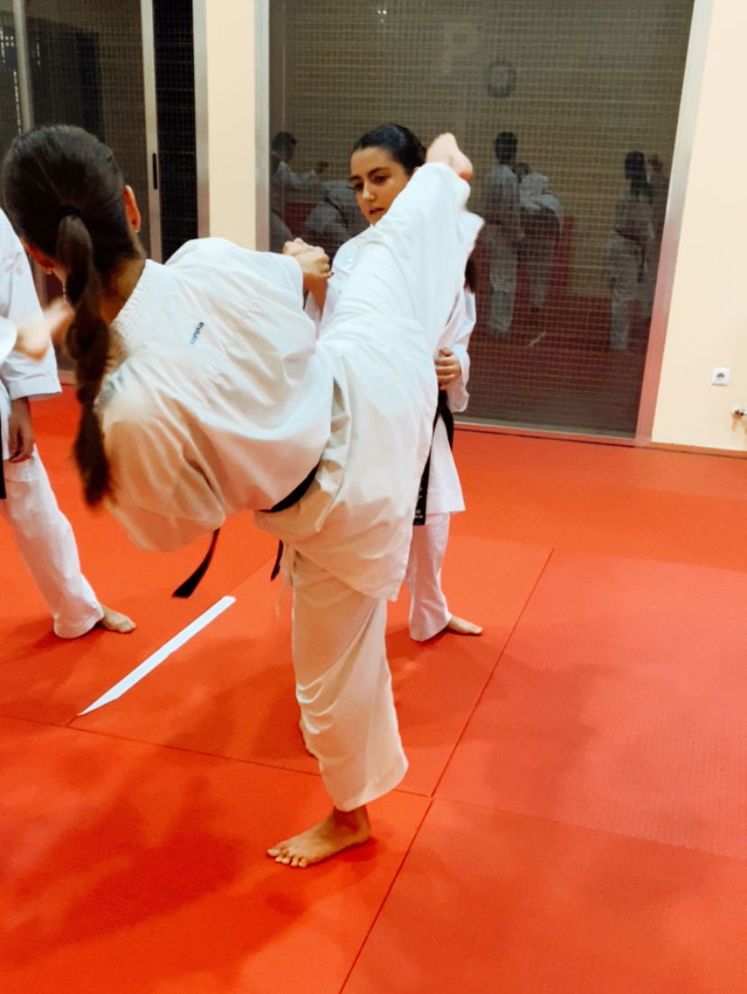 Clases de karate para niñas.