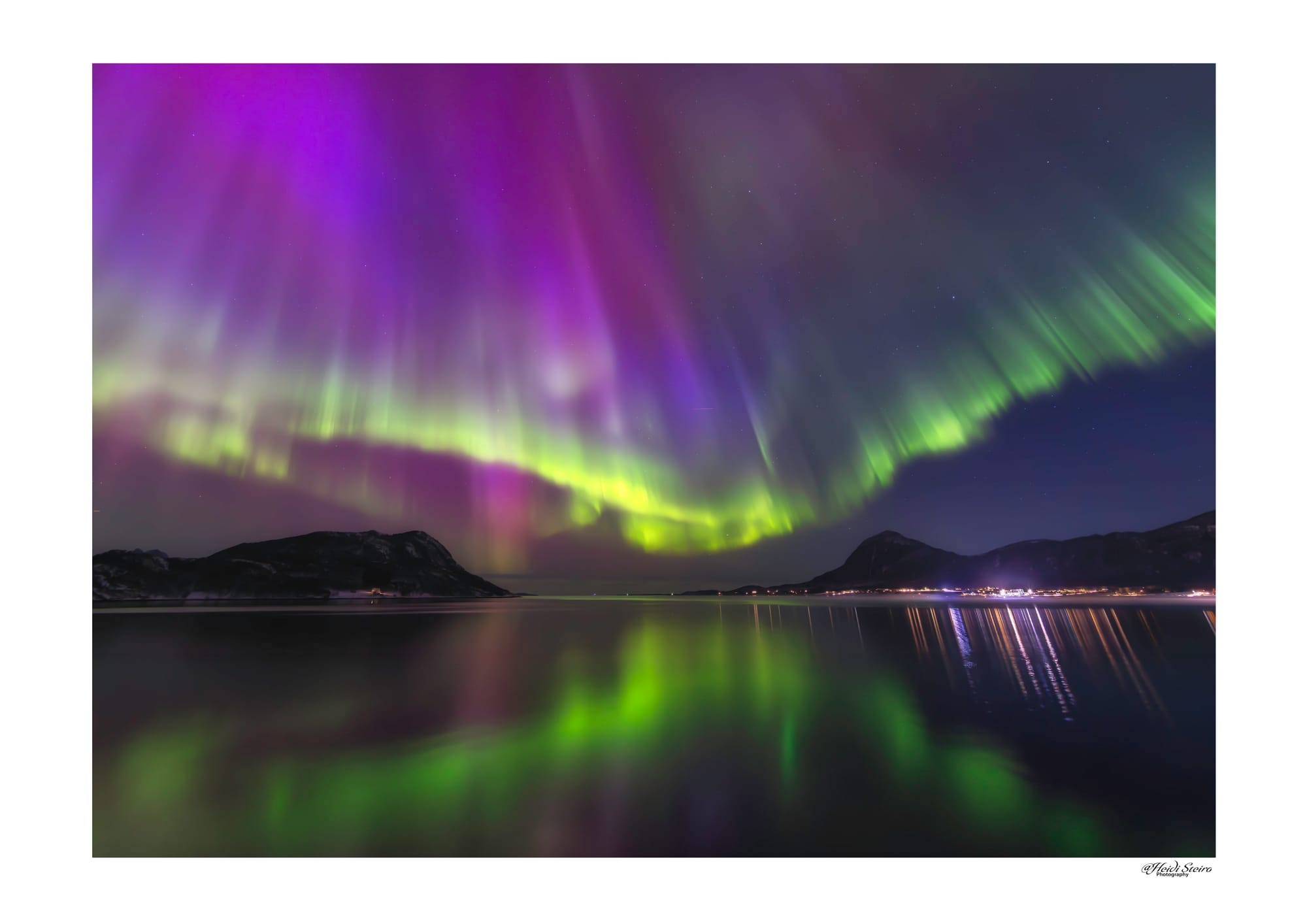 Aurora i grønt og lilla